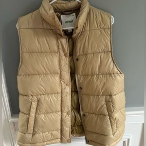 Aerie Cream/Tan Puffer Vest